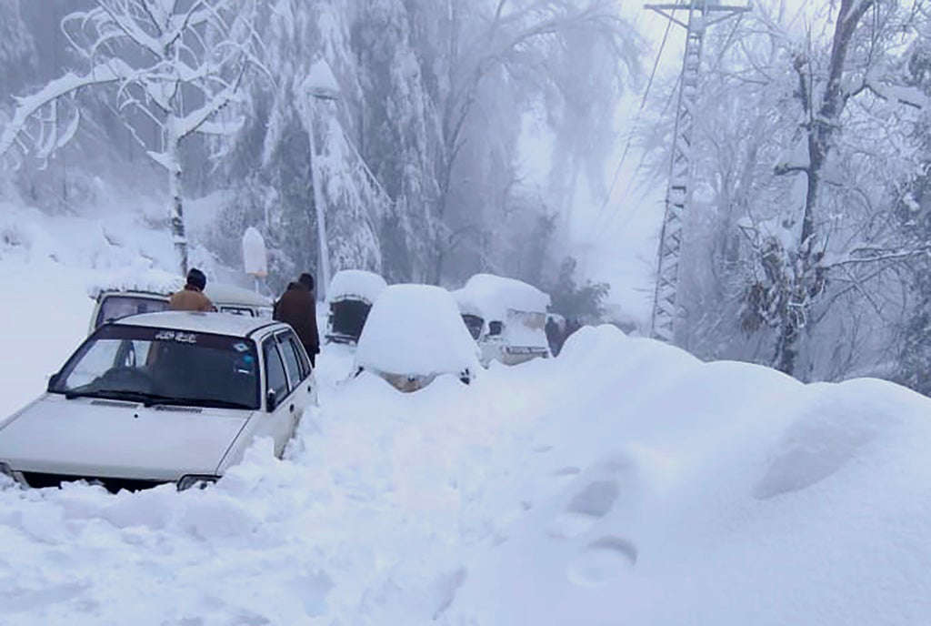 Pakistán: Mueren 22 personas tras nevada'