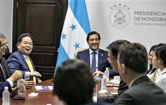 Presidente de Samsung Latinoamérica se reúne con secretario presidencial de Honduras'