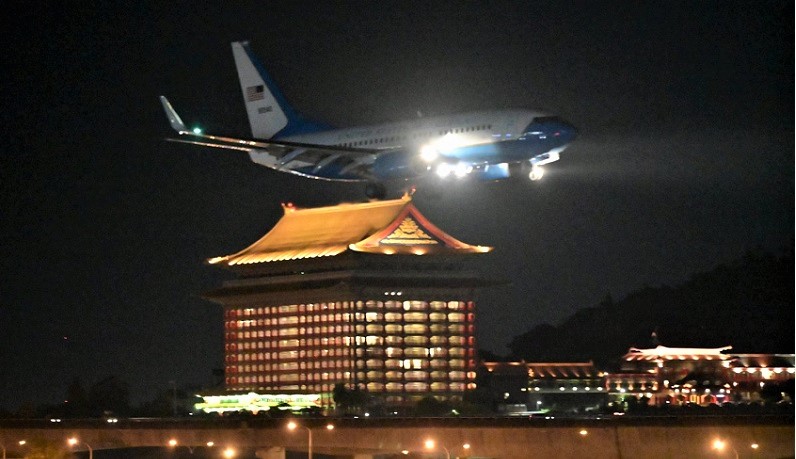 Nancy Pelosi, aterriza en Taiwán'