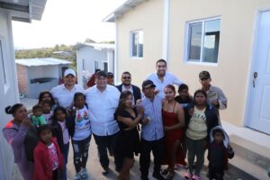 Alcaldía entrega viviendas a familias en colonia Santa Clara