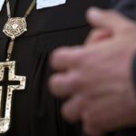 España aprueba plan para indemnizar a víctimas de abusos en la Iglesia