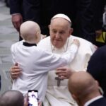 Origen de guerras son abrazos rechazados: papa Francisco
