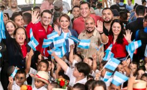 Presidenta Castro inaugura Jardín de Niños en Comayagua